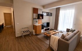 Jafar 6 - 2Br Apartment With Balcony & Workspace